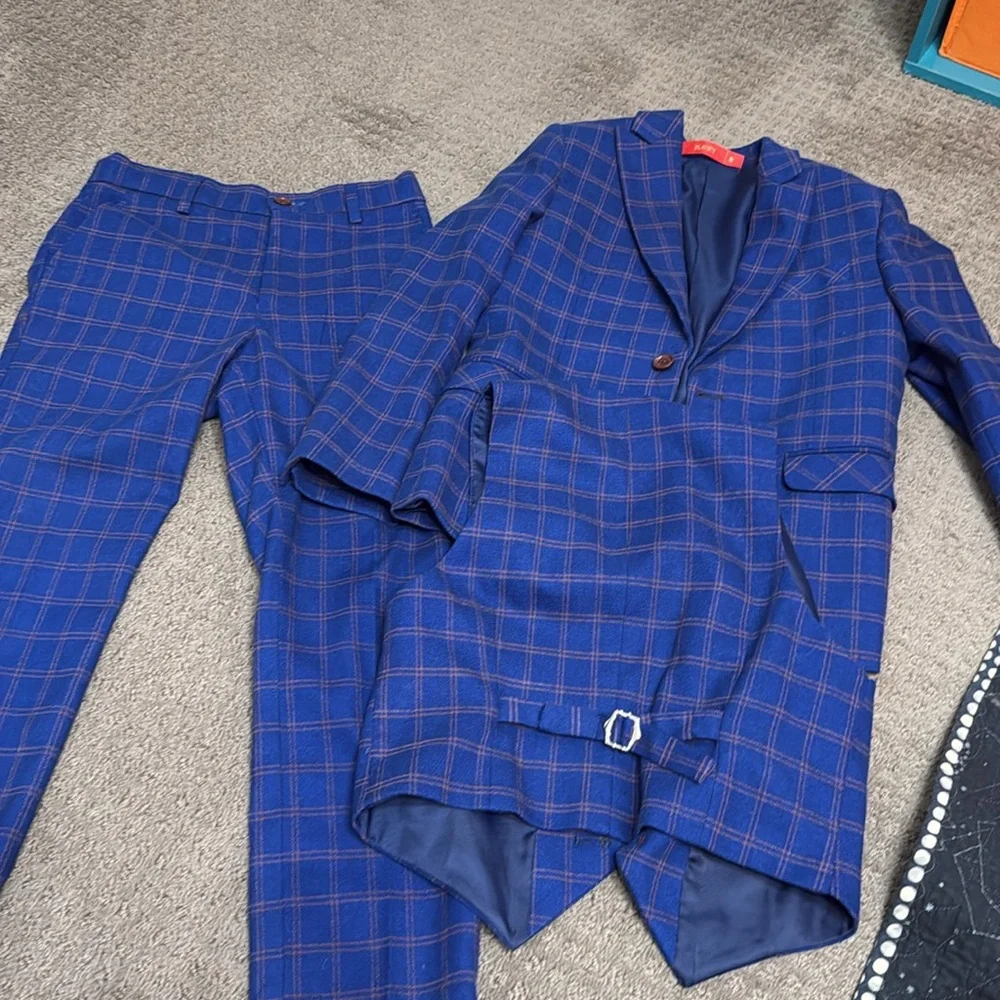 Boys size 8 suit- 4 pieces - Picture 5 of 6